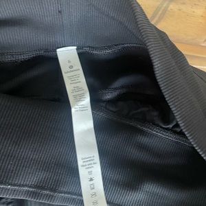 Lululemon size 6 black activewear pants like new